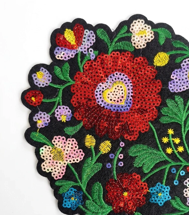 Veľká flitrová nažehľovačka - ľudové srdce červené ruže 20 x 21cm