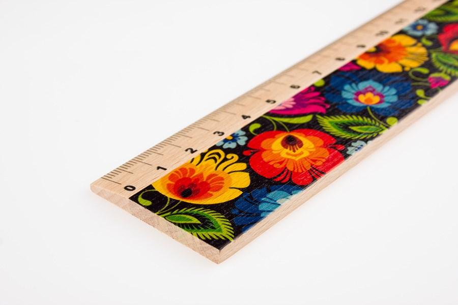 Drevené pravítko 20cm - čierne